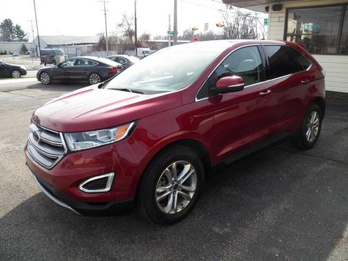 Red 2017 Ford Edge SEL