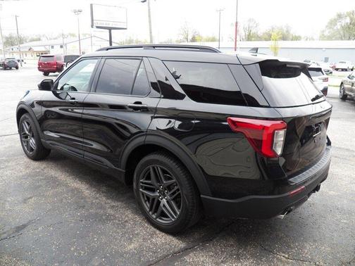 Agate Black Metallic 2024 Ford Explorer ST-Line