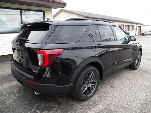 Agate Black Metallic 2024 Ford Explorer ST-Line