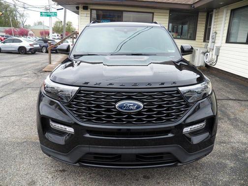 Agate Black Metallic 2024 Ford Explorer ST-Line