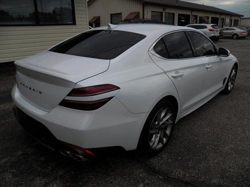 Uyuni White 2022 Genesis G70 2.0T RWD