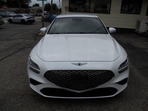 Uyuni White 2022 Genesis G70 2.0T RWD
