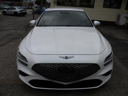 Uyuni White 2022 Genesis G70 2.0T RWD
