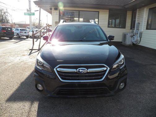 Crystal Black Silica 2018 Subaru Outback 3.6R Limited