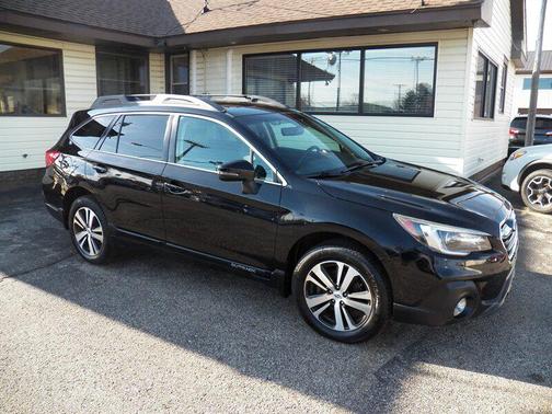 Crystal Black Silica 2018 Subaru Outback 3.6R Limited