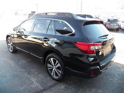 Crystal Black Silica 2018 Subaru Outback 3.6R Limited
