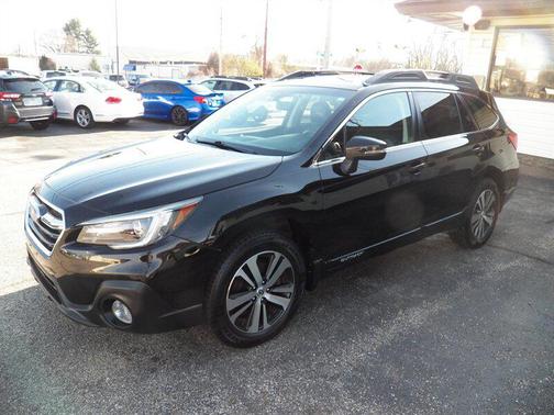 Crystal Black Silica 2018 Subaru Outback 3.6R Limited