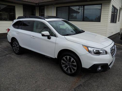 Crystal White Pearl 2017 Subaru Outback 3.6R Limited
