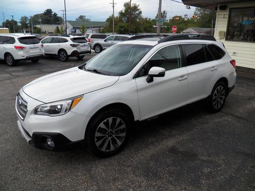 Crystal White Pearl 2017 Subaru Outback 3.6R Limited