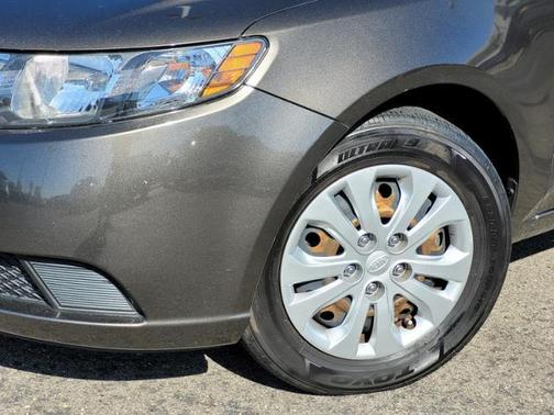 Photo 4 of 45 of 2010 Kia Forte EX