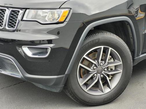 Photo 4 of 45 of 2021 Jeep Grand Cherokee Limited