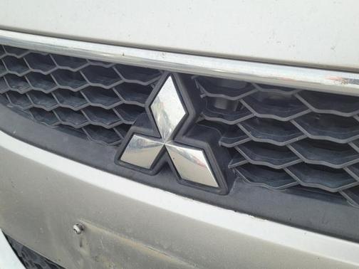 Photo 3 of 21 of 2017 Mitsubishi Lancer ES