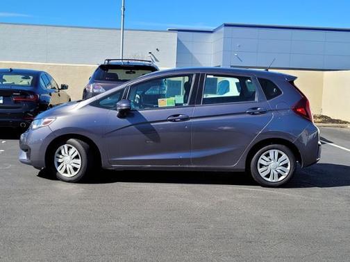 Photo 5 of 45 of 2017 Honda Fit LX
