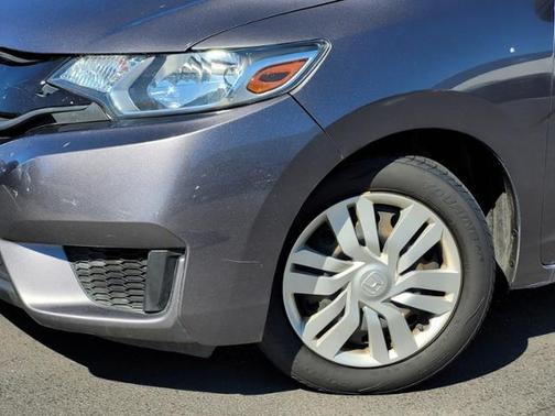 Photo 4 of 45 of 2017 Honda Fit LX