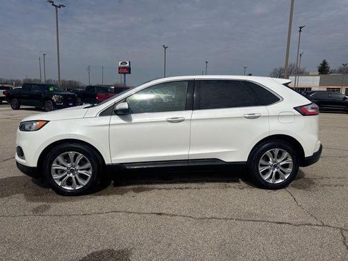 White 2022 Ford Edge Titanium