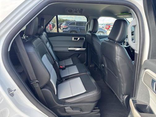 STAR WHITE MET TRI-COAT 2023 Ford Explorer XLT