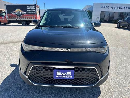 Fusion Black 2025 Kia Soul LX