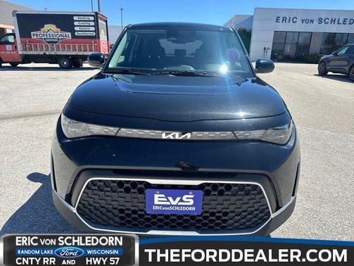Fusion Black 2025 Kia Soul LX