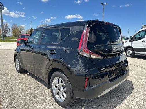 Fusion Black 2025 Kia Soul LX