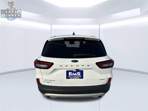 Star White Metallic Tri-Coat 2023 Ford Escape Active