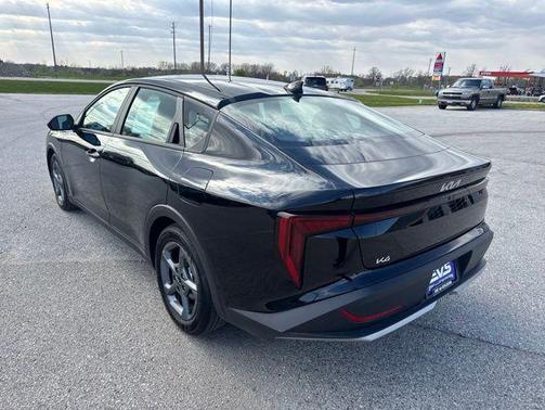 Aurora Black Pearl 2025 Kia K4 LXS
