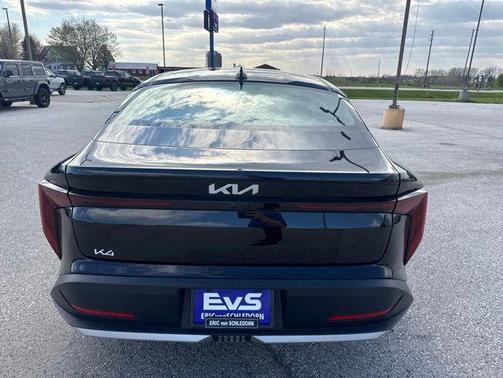 Aurora Black Pearl 2025 Kia K4 LXS