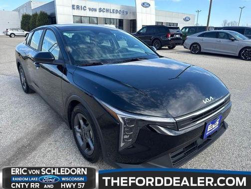 Aurora Black Pearl 2025 Kia K4 LXS