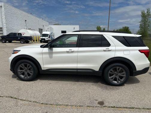 STAR WHITE MET TRI-COAT 2022 Ford Explorer XLT