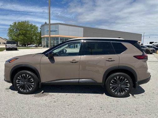 Baja Storm Metallic/Super Black 2025 Nissan Rogue SL