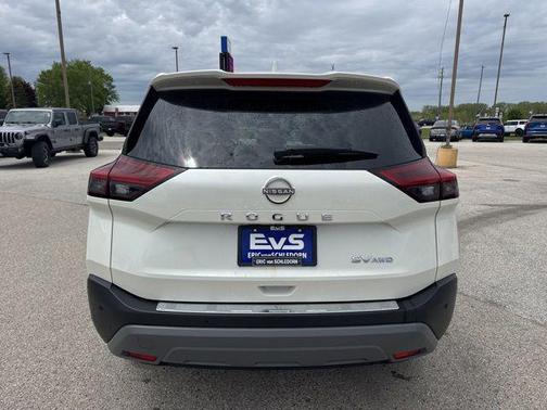 Pearl White Tricoat 2023 Nissan Rogue SV
