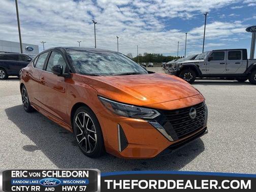 Monarch Orange Metallic/Super Black 2025 Nissan Sentra SR
