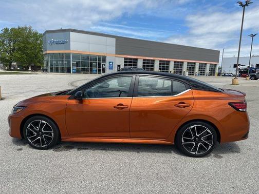 Monarch Orange Metallic/Super Black 2025 Nissan Sentra SR