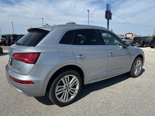 Silver Metallic 2018 Audi Q5 2.0T Tech Premium