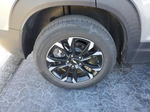 Sterling Gray Metallic 2023 Chevrolet Trailblazer LT
