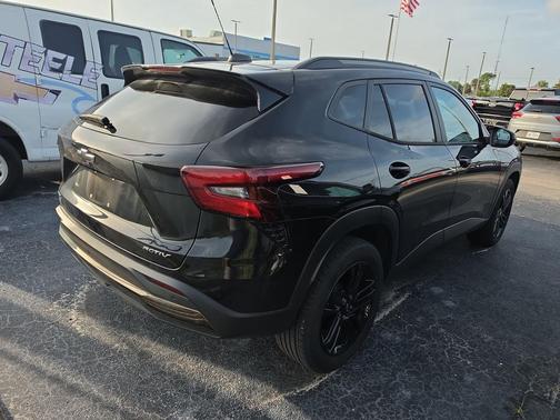 Mosaic Black Metallic 2025 Chevrolet Trax FWD ACTIV