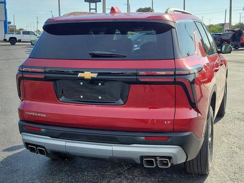 2024 Chevrolet Traverse LT