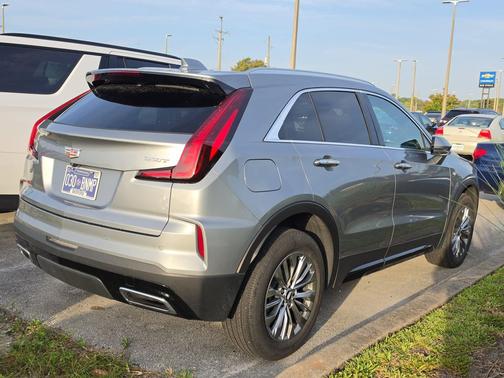 Argent Silver Metallic 2025 Cadillac XT4 Premium Luxury