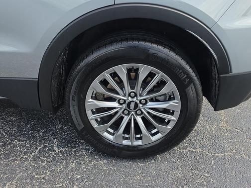 Argent Silver Metallic 2025 Cadillac XT4 Premium Luxury