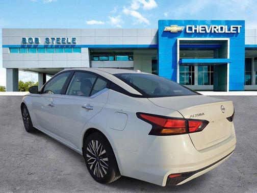 Pearl White Tricoat 2024 Nissan Altima 2.5 SV
