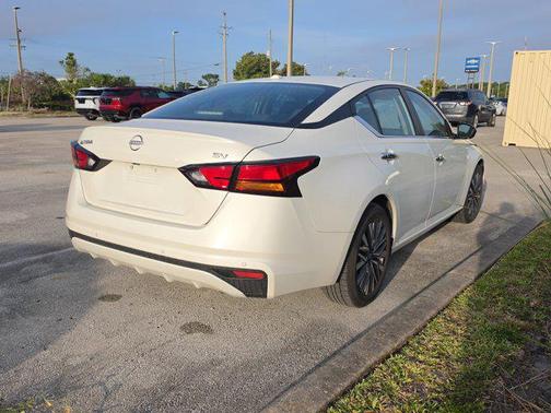 Pearl White Tricoat 2024 Nissan Altima 2.5 SV