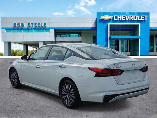Pearl White Tricoat 2024 Nissan Altima 2.5 SV