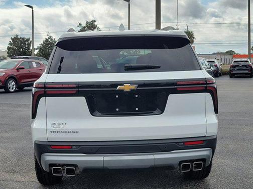 2025 Chevrolet Traverse LT