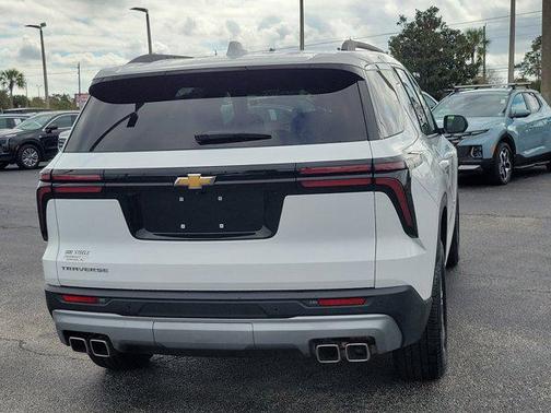 2025 Chevrolet Traverse LT