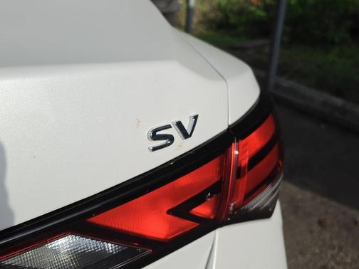 Aspen White Tricoat 2024 Nissan Sentra SV