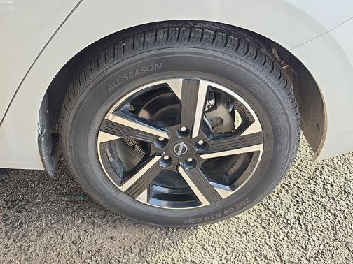Aspen White Tricoat 2024 Nissan Sentra SV