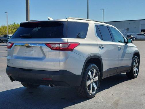 Silver Ice Metallic 2020 Chevrolet Traverse LT Leather