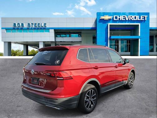 Cardinal Red Metallic 2019 Volkswagen Tiguan 2.0T SE