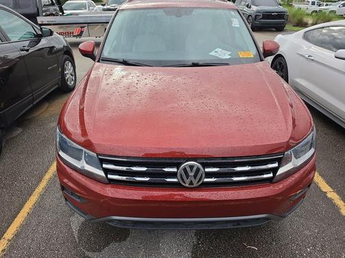 Cardinal Red Metallic 2019 Volkswagen Tiguan 2.0T SE