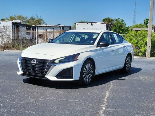 Glacier White 2025 Nissan Altima SV FWD