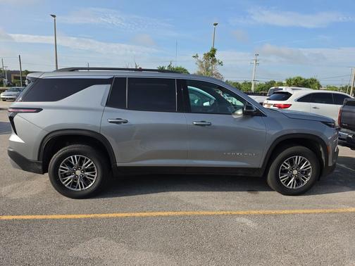 Sterling Gray Metallic 2026 Chevrolet Traverse LT